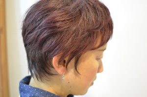 白髪染めにもインナーカラーで一味違う感じに！