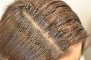 白髪でお悩みの方にオススメの『THROWコンシーラー』こんな感じです！