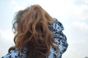 そろそろ髪の毛の乾燥対策を！乾燥・静電気でお悩みの方が増える時期です。