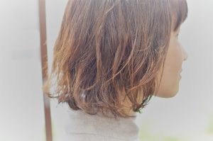 ボリュームは抑えつつ毛先はパーマ
