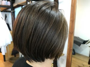 白髪染めでも明るめにおしゃれに！