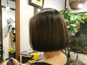 バッサリ！ツヤッと”ミニボブ”も人気です！