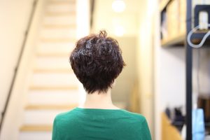 老若男女問わず、直毛でショートヘアの方の悩み解決！クセ毛っぽいパーマ◎