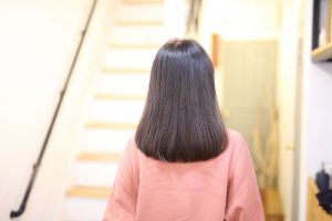 白髪染めにもインナーカラーで一味違う感じに！