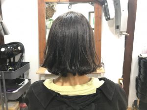 室内だと暗く、光に当たったとき透明感が出るような『暗髪』がやっぱり人気！