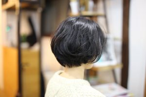 ショートボブに毛先ワンカールが圧倒的に人気のメニューです。