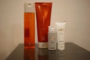 色味が濃かったり、鮮やかめなカラーをされる方が増えてきたので、カラーケアシャンプーのススメ。