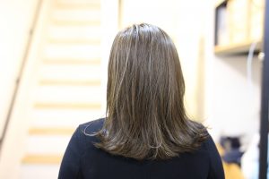 細かいハイライトを繰り返して明るくしていくのもオシャレでおすすめ！