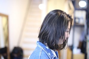 バッサリとショートボブに！細かくハイライトをいれて立体感を～