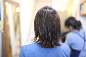 カラーして数か月後の根元の黒い部分が気になる方へのオシャレカラー◎