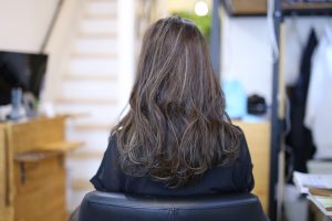 圧倒的にショート＆ボブのお客様が多いですけど、ロングのお客様ももちろんいらっしゃいます！ハイライトもロングの方でも～