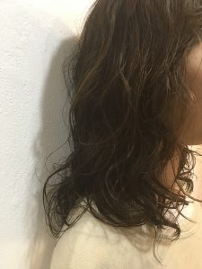 ミディアム・ロングの方にはデジパでウェーブが人気です！