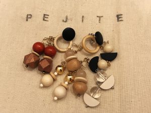 新しく『ウッドパーツ』を使ったアクセサリー作りました～！