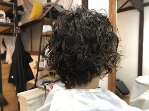 バッサリCUTしてクリクリのカーリーヘアにスタイルチェンジ！
