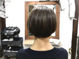 『タートルネック』に似合うシンプルなお洒落