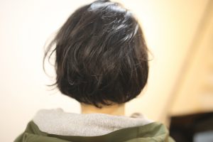 春のイメチェン！ロングヘア→ショートボブ×毛先だけパーマ◎