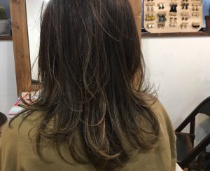 伸ばし中で長さは変えたくないけど雰囲気を変えたい。レイヤーを入れてイメチェンしました！