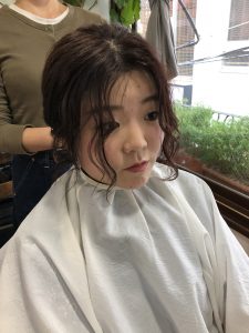 前髪で一気にイメチェン！薄めの前髪にウェーブパーマ◎　ヒナちゃん編。