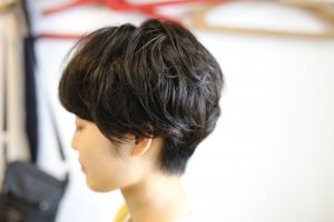 ショートヘアのニュアンスパーマ、いろいろ良くって人気ですよ◎