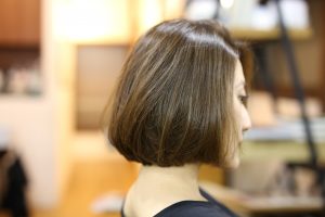 カラーを明るめにしたくなったら、たっぷりと繊細にハイライトを◎