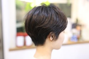 マスクにも◎人気のショートヘア。