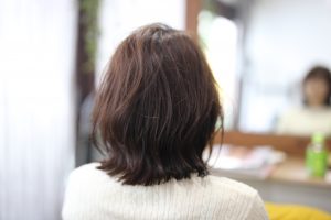 長さを切ってスタイルチェンジしたら、パーマをかけるとスタイリンが楽になりますよ◎
