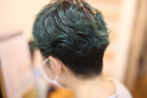 派手なカラーが多くなってきました。インナーカラーも相変わらずの人気◎