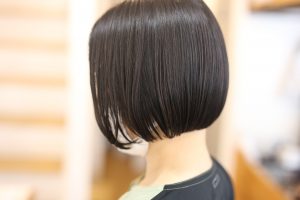 えりあしギリギリのパツっとボブ◎人気です。