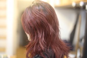 ブリーチしてしばらくして根元が黒くなってきても、それはそれでいいかもってなる事もあります◎